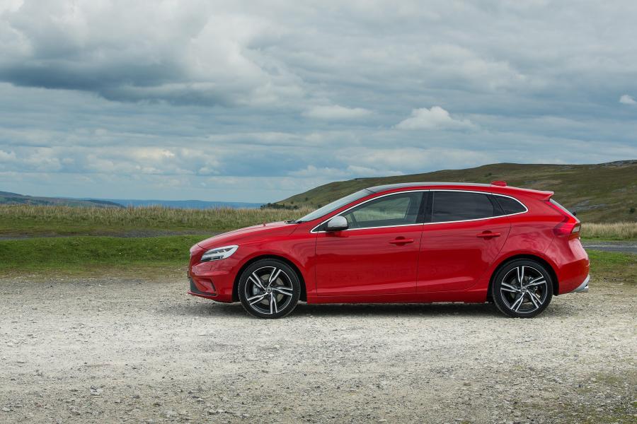  Volvo V40 D3 R-Design 2016 года  (UK) (фото 4 из 30)